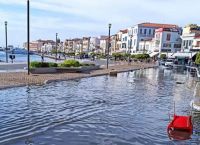 Σεισμός Σάμος: Τσουνάμι χτύπησε το νησί – Η στιγμή που η θάλασσα βγήκε στη στεριά [vid]