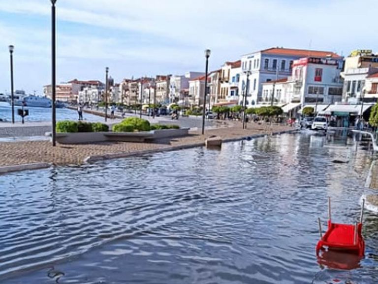 Σεισμός Σάμος: Τσουνάμι χτύπησε το νησί – Η στιγμή που η θάλασσα βγήκε στη στεριά [vid]