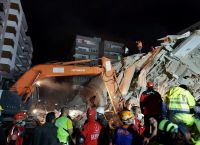 Σεισμοί: Nύχτα αγωνίας σε Σάμο και Σμύρνη – Δεκάδες νεκροί και εκατοντάδες τραυματίες Σεισμοί: Nύχτα αγωνίας σε Σάμο και Σμύρνη – Δεκάδες νεκροί και εκατοντάδες τραυματίες