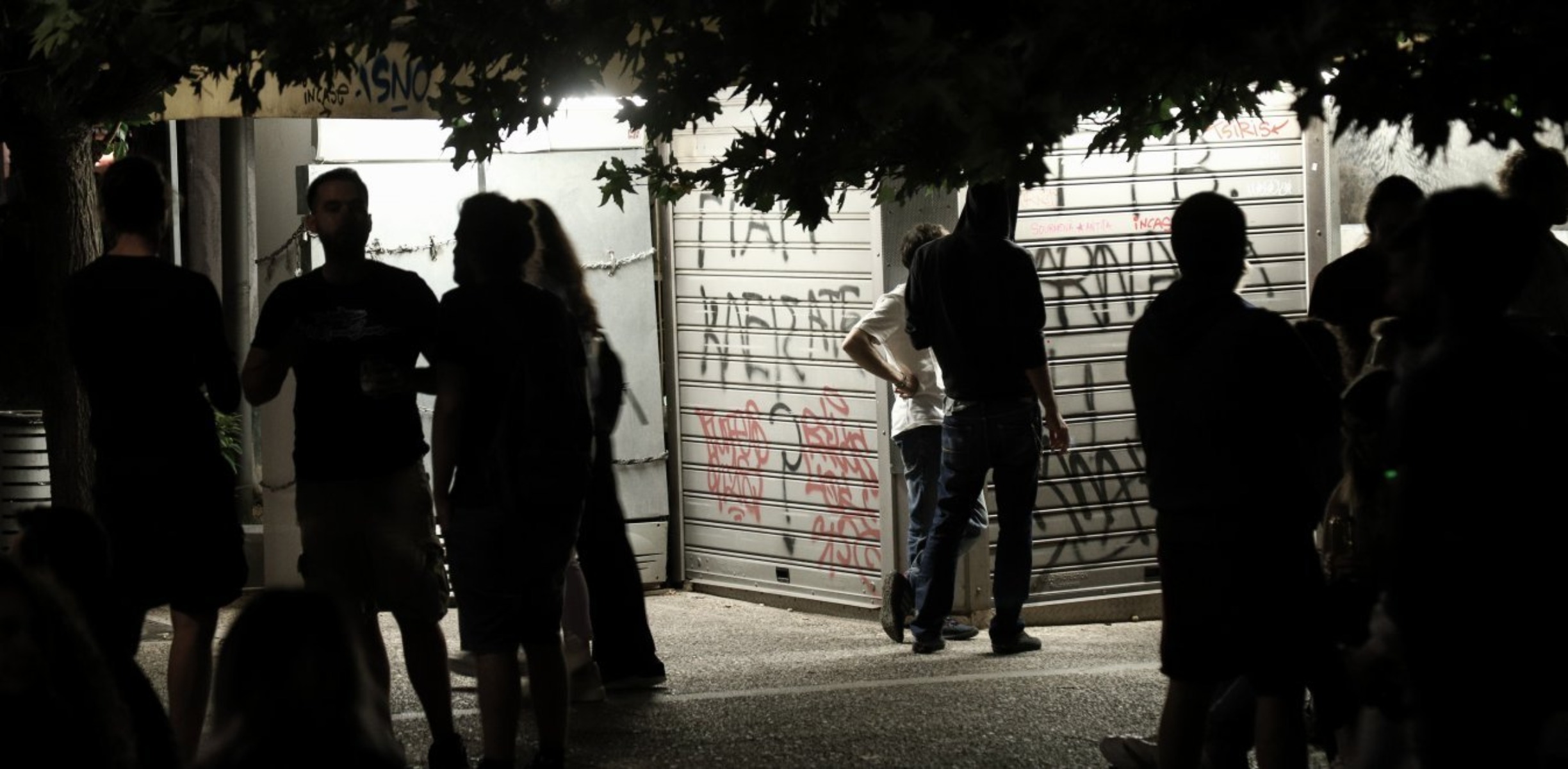 Πλατείες συνωστισμός: Εκεί έχει μεταφερθεί η διασκέδαση – Αναπόφευκτος ο συγχρωτισμός