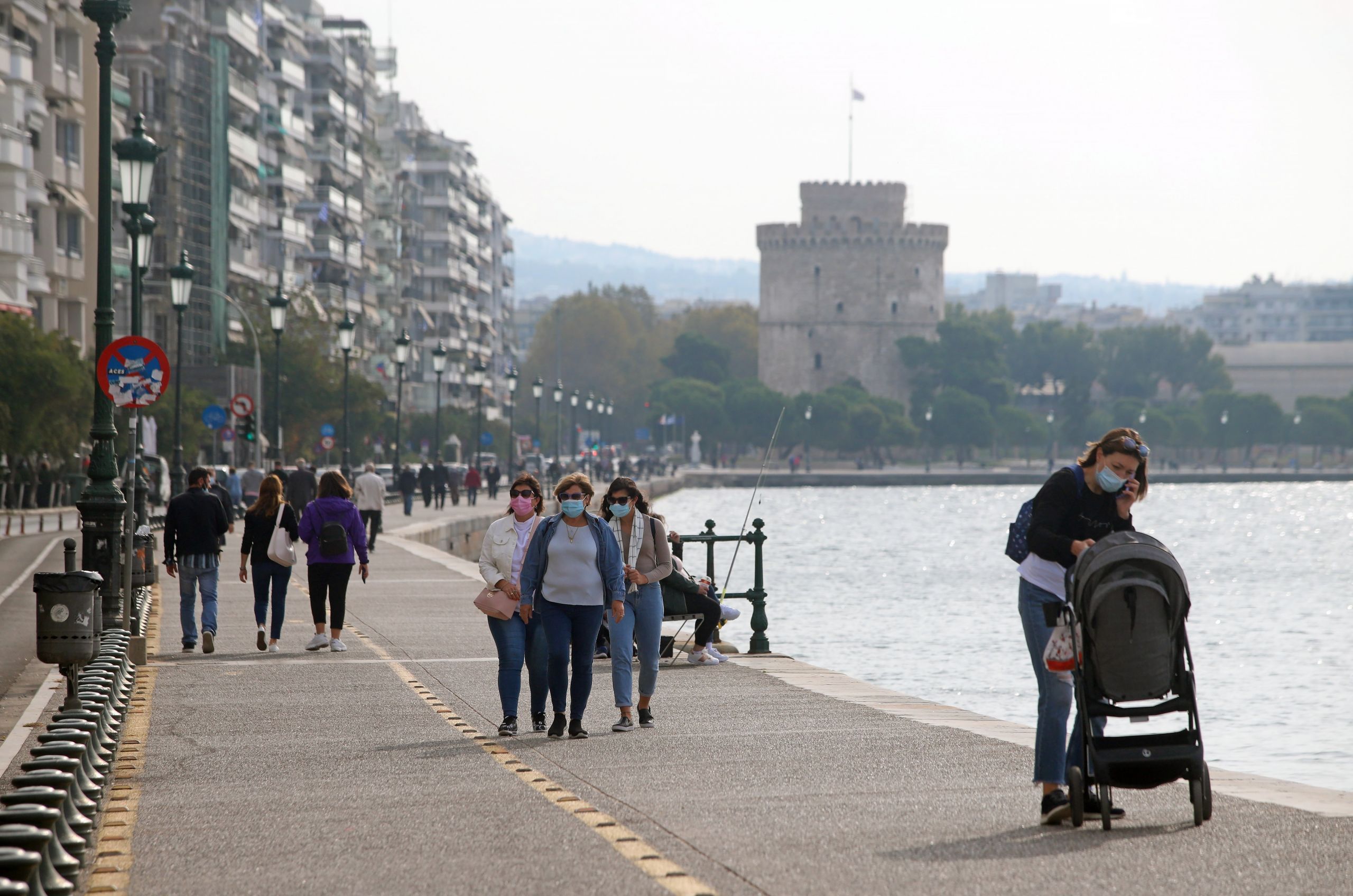 Ελλάδα κορωνοϊός: «Έκρηξη» κρουσμάτων σε Αττική και Θεσσαλονίκη