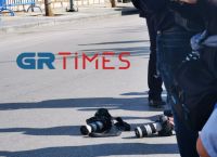 Φωτορεπόρτερ Θεσσαλονίκη: Κατέβασαν τις μηχανές τους μπροστά στην Πρόεδρο της Δημοκρατίας Φωτορεπόρτερ Θεσσαλονίκη: Κατέβασαν τις μηχανές τους μπροστά στην Πρόεδρο της Δημοκρατίας