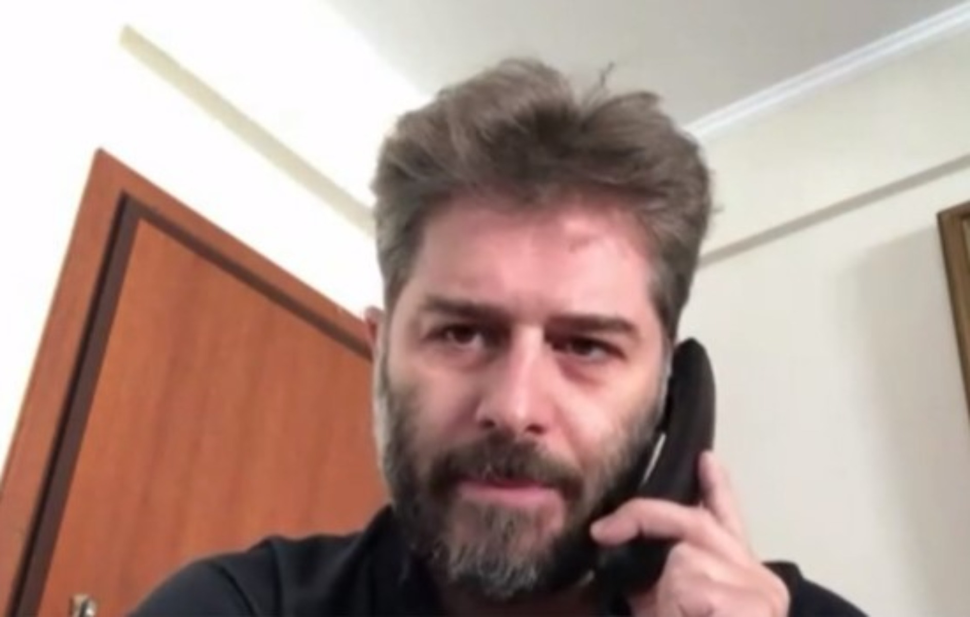 Αλέξανδρος Μπουρδούμης: Στα θέατρα κολλάει, στην εκκλησία δεν κολλάει