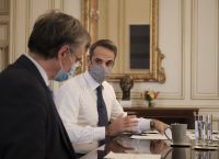 Μητσοτάκης – Τσιόδρας: «Η πανδημία δεν είναι ψέμα»