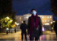 Παγκόσμια Ημέρα κατά της βίας των γυναικών: Προσαγωγές γυναικών στο Σύνταγμα για συμβολική διαμαρτυρία Παγκόσμια Ημέρα κατά της βίας των γυναικών: Προσαγωγές γυναικών στο Σύνταγμα για συμβολική διαμαρτυρία