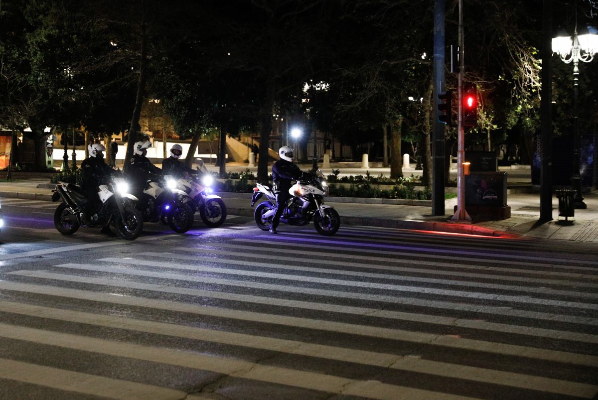 Καλύβια αυτοκτονία: Άνδρας αυτοκτόνησε μπροστά σε αστυνομικούς