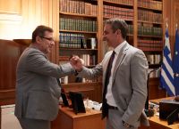 Αλμπερτ Μπουρλά: Ο Μητσοτάκης τον συνεχάρη για το εμβόλιο της Pfizer