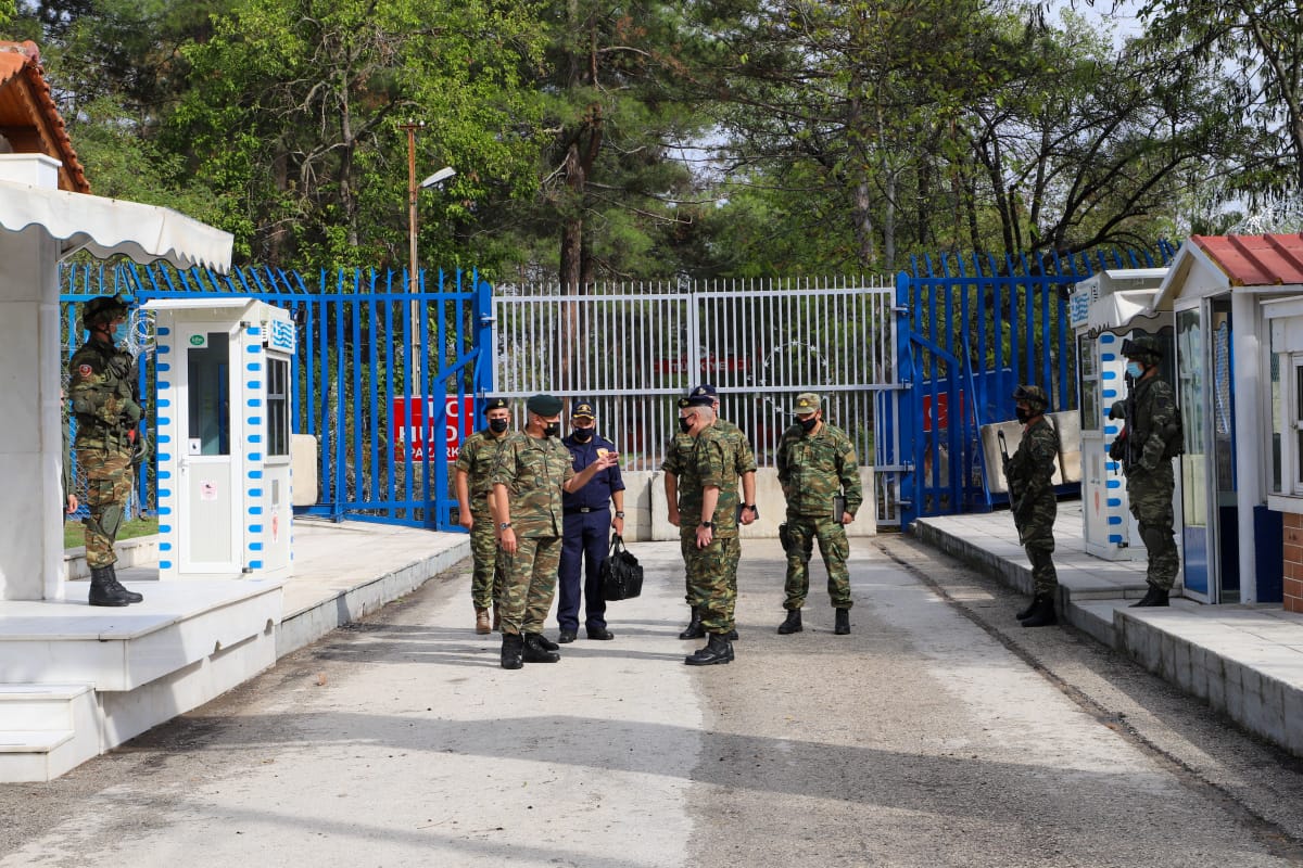Κορωνοϊός Στρατός: Οδηγίες και πρόσθετα μέτρα – Μάσκα παντού, άδεια ορκωμοσίας στο τέλος της θητείας
