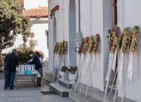 Σεισμός Σάμος: Βουβός πόνος στις κηδείες του Άρη και της Κλαίρης Σεισμός Σάμος: Βουβός πόνος στις κηδείες του Άρη και της Κλαίρης