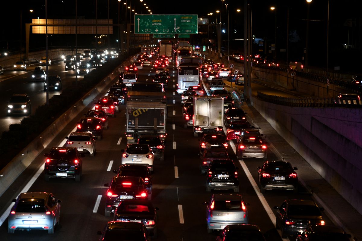 Lockdown: «Κόλαση» οι δρόμοι της Αττικής – H μεγαλύτερη κίνηση της διετίας