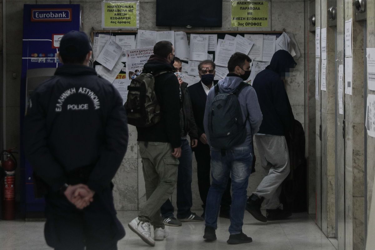 Έγκλημα στις Σπέτσες: Για ανθρωποκτονία με δόλο κατηγορείται ο 22χρονος