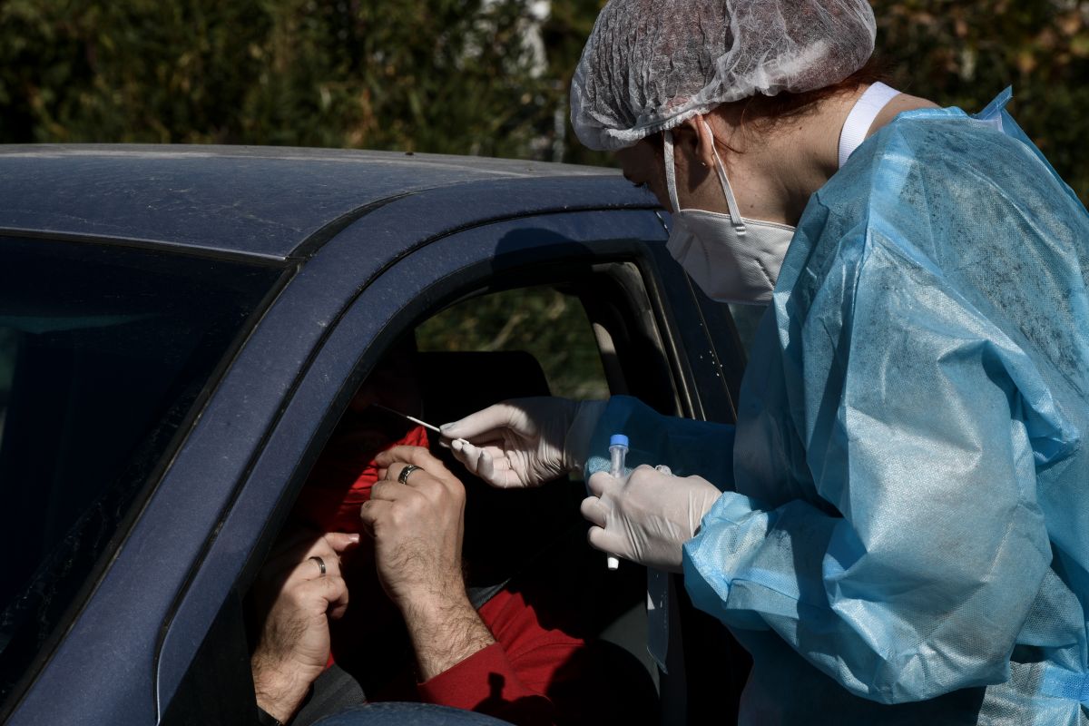 Κορωνοϊός rapid tests: Τι έδειξαν οι έλεγχοι του ΕΟΔΥ το τριήμερο που πέρασε