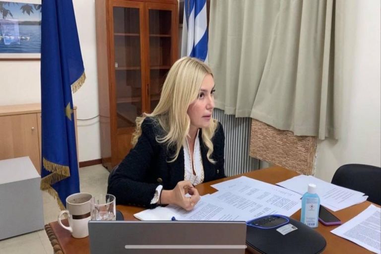 Φωτεινή Αραμπατζή: «Θα ενθάρρυνα νέες γυναίκες να ασχοληθούν με τα κοινά»