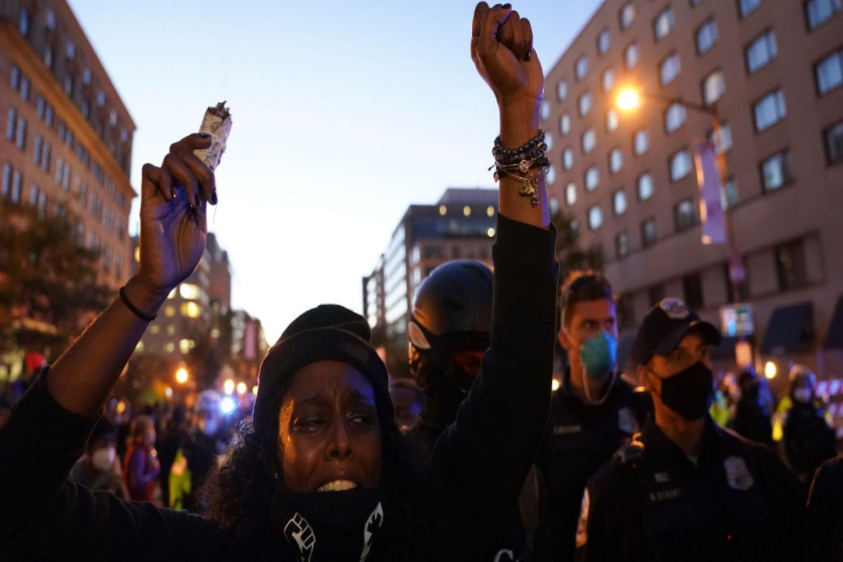 Black Lives Matter: Μεγάλη διαδήλωση έξω από τον Λευκό Οίκο
