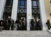 Επεισόδια τώρα στην Ευελπίδων