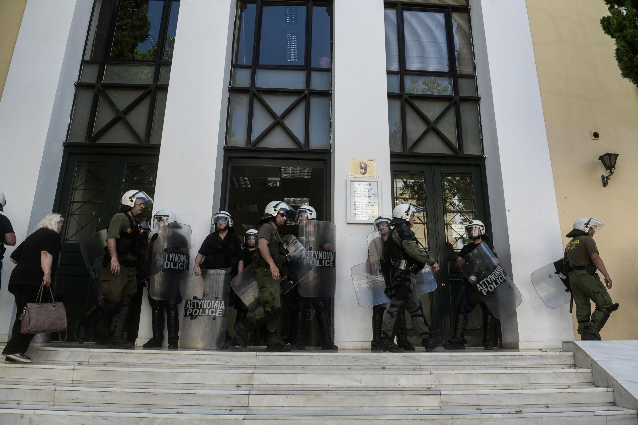 Επεισόδια τώρα στην Ευελπίδων