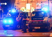 Βιέννη επίθεση: Τουλάχιστον εφτά νεκροί και πολλοί τραυματίες – Ανατινάχτηκε ο δράστης Βιέννη επίθεση: Τουλάχιστον εφτά νεκροί και πολλοί τραυματίες – Ανατινάχτηκε ο δράστης