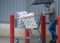 Αγγλία λοκντάουν: Αδειάζουν τα ράφια των σούπερ μάρκετ [vid]