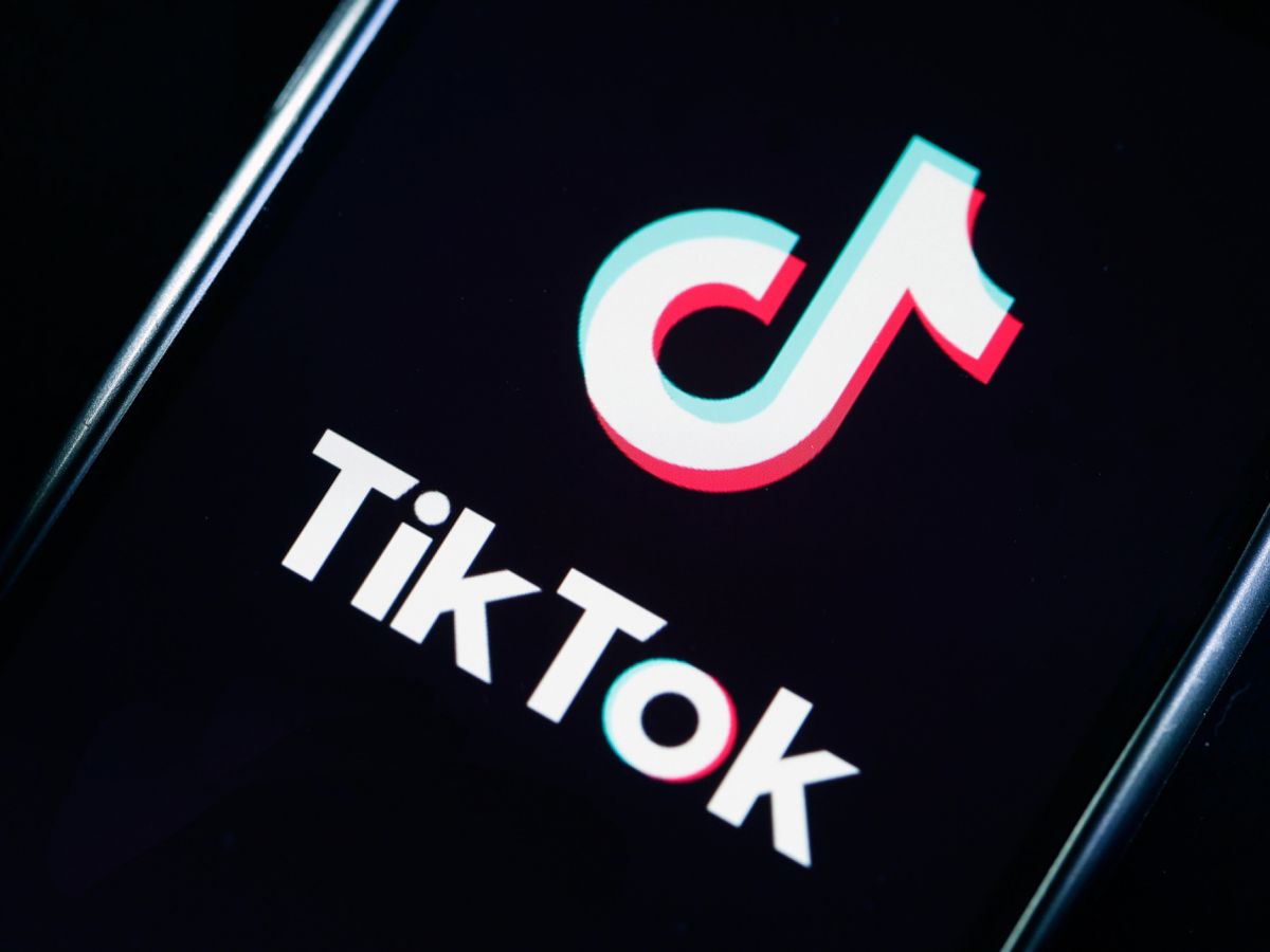 ΤikTok: Στέλνει βιβλία στις λίστες των best sellers