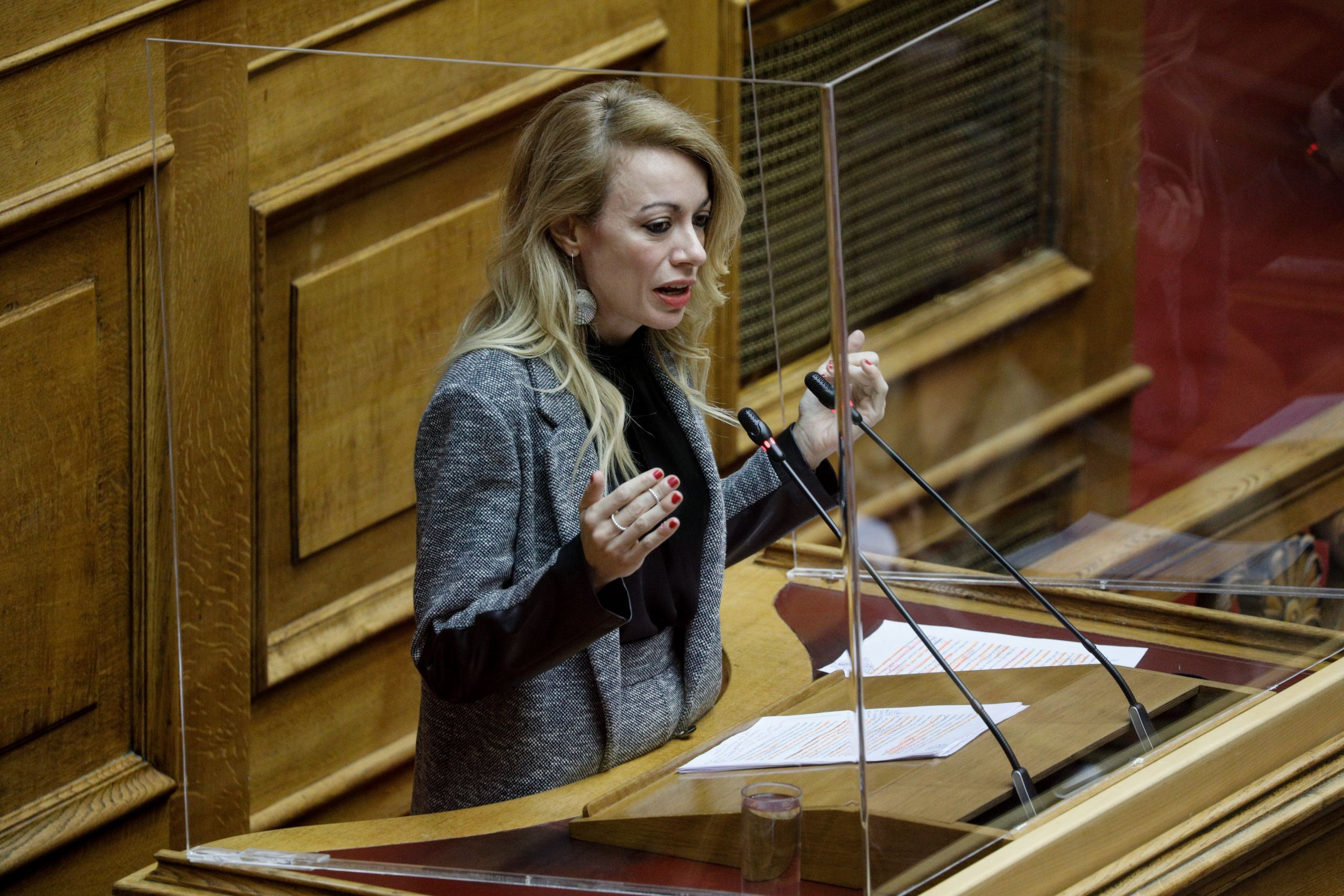 ΜέΡα25: Καταγγελία για αντιδημοκρατική στοχοποίηση της Αγγελικής Αδαμοπούλου