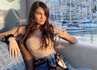 Βρισηίδα Ανδριώτου Instagram: Μόνο με το μπλουζάκι της σε αυτή τη φωτογραφία