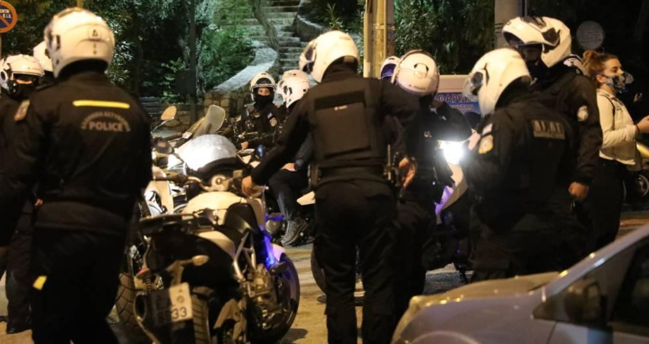 Σεπόλια ΕΛ.ΑΣ.: Συνέλαβαν διαδηλωτή στο σπίτι του – Ξυλοκόπησαν την οικογένειά του [vid]