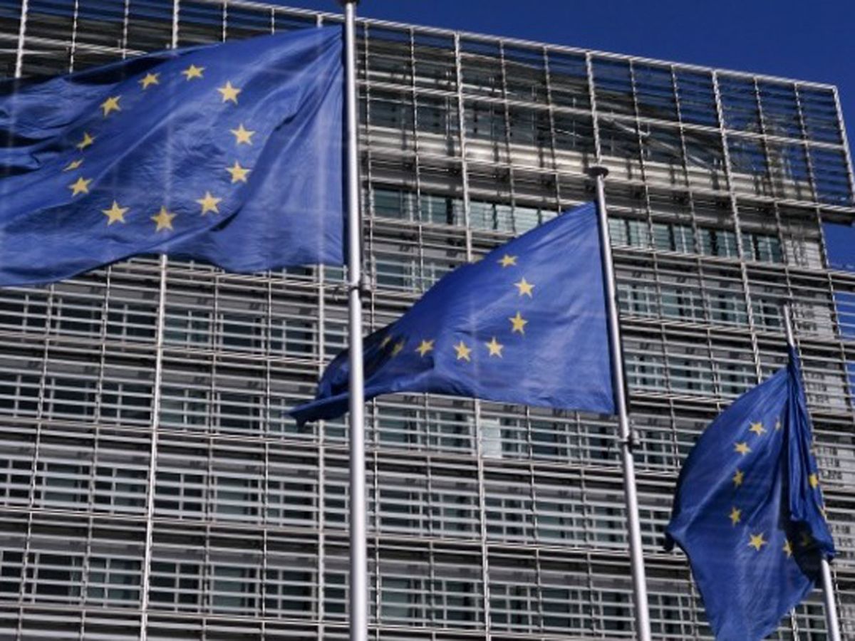 Εμβόλιο κορωνοϊού: Στη δημοσιότητα σήμερα τα συμβόλαια της ΕΕ με την AstraZeneca