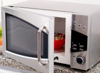 Γιατί δεν πρέπει να ανάβουμε τον φούρνο μικροκυμάτων όταν είναι άδειος