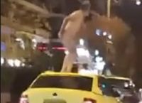 Ζωγράφου επεισόδιο: Απίστευτο περιστατικό με γυμνό άνδρα – Χοροπηδούσε πάνω σε αμάξι