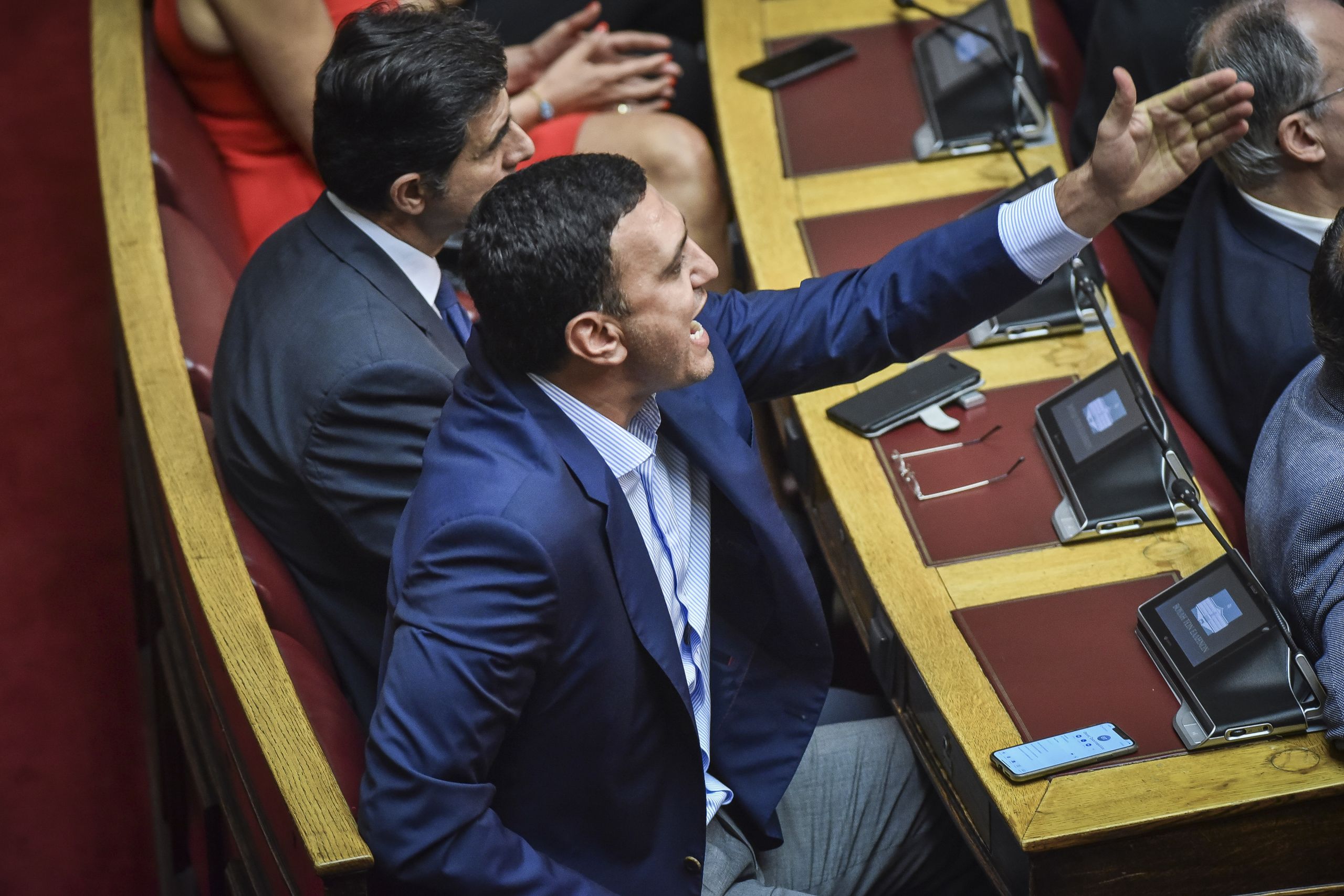 ΝΔ ΣΥΡΙΖΑ: Κόντρα του υπουργείου Υγείας με την αξιωματική αντιπολίτευση για τον κορωνοϊό