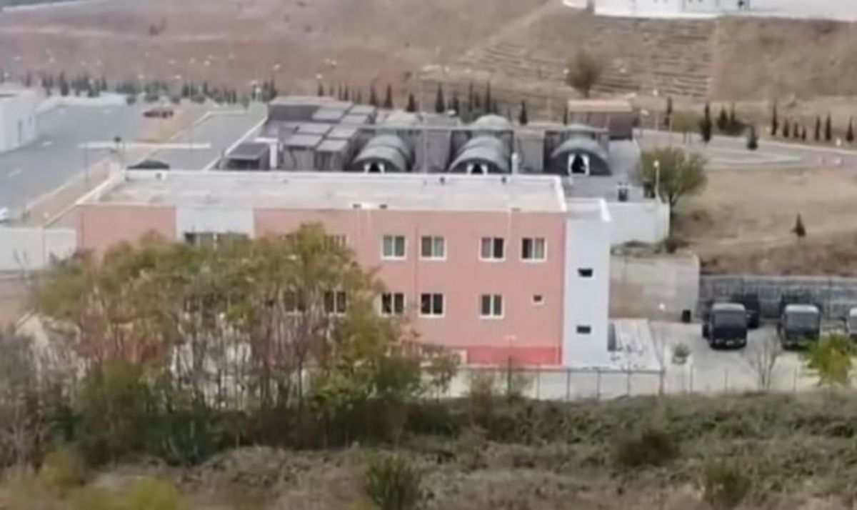 Θεσσαλονίκη κορωνοϊός: Στήνουν κινητό νοσοκομείο στον χώρο στάθμευσης του 424 Σ.Ν.