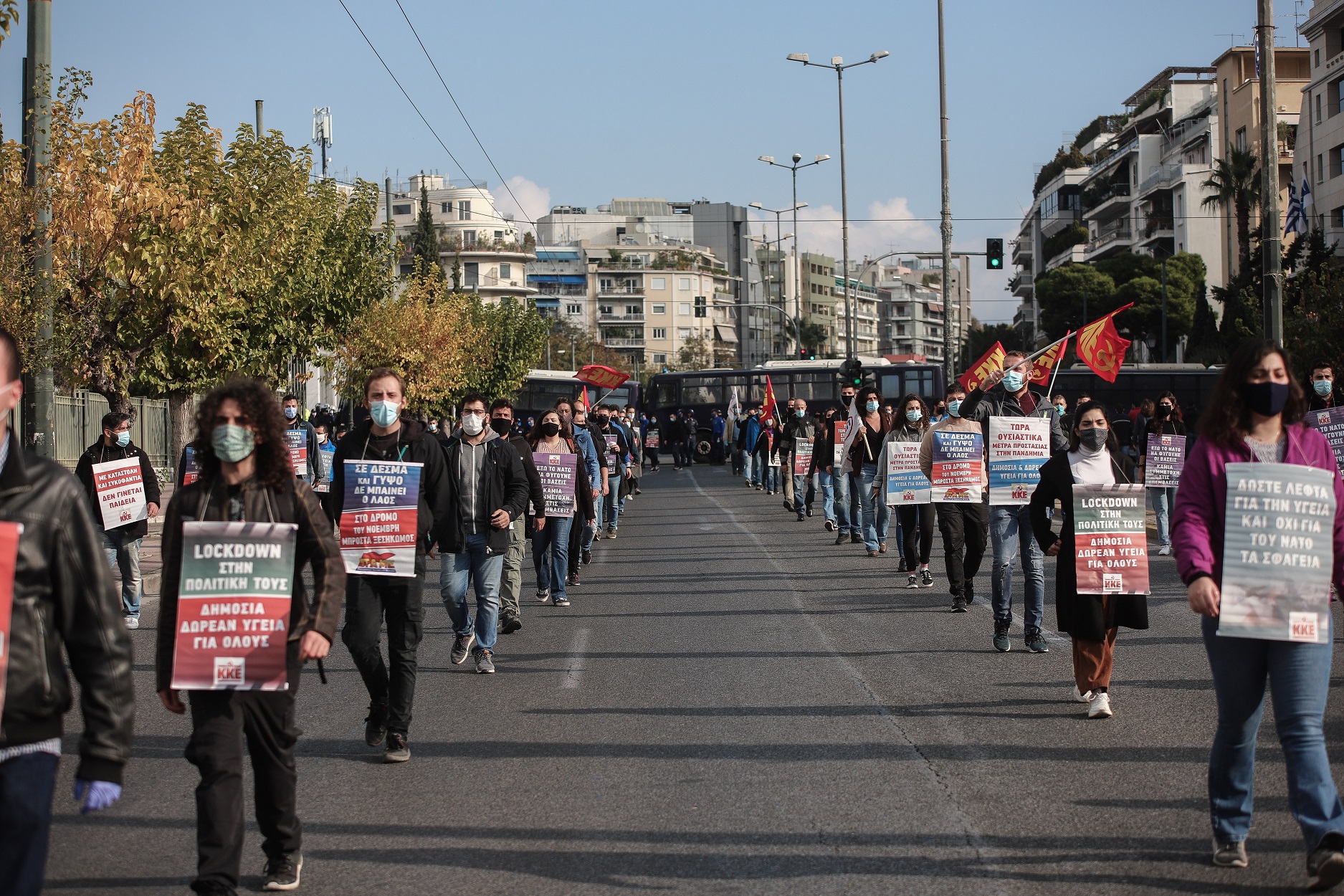17 Νοεμβρίου: Έξω από την Αμερικανική Πρεσβεία τα μέλη το ΚΚΕ – Με μάσκες και αποστάσεις