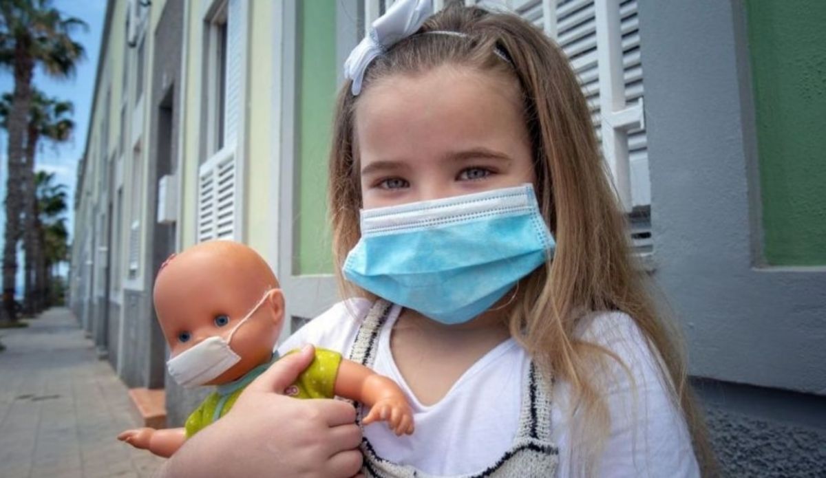 «Καμπανάκι» ειδικών για τη μετάλλαξη του κορωνοϊού – «Έχει υψηλότερη τάση να μολύνει παιδιά»