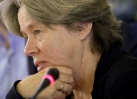 Προειδοποιεί η Λινού: Αν ανοίξουμε πριν τις γιορτές, θα έχουμε μεγάλα γλέντια που θα διασπείρουν τον κορωνοϊό