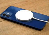 iPhone 12 mini: Φορτίζει πιο αργά από τα υπόλοιπα μέσω MagSafe iPhone 12 mini: Φορτίζει πιο αργά από τα υπόλοιπα μέσω MagSafe