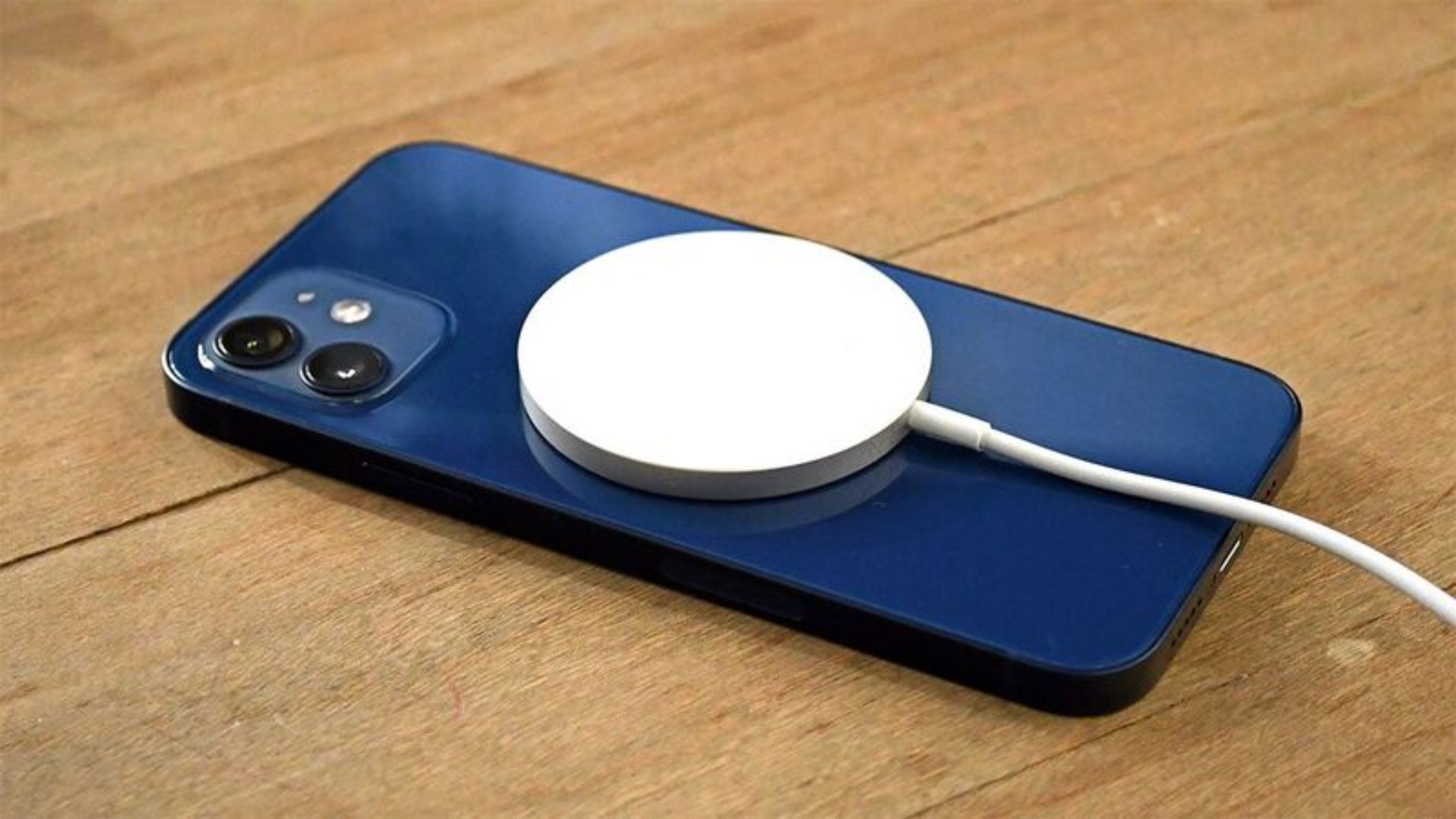 iPhone 12 mini: Φορτίζει πιο αργά από τα υπόλοιπα μέσω MagSafe