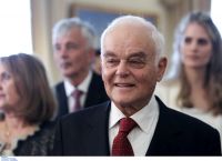 Μανιτάκης για Πολυτεχνείο: «Δικαιολογημένη η λήψη περιοριστικών μέτρων για την προστασία της Δημόσιας Υγείας» Μανιτάκης για Πολυτεχνείο: «Δικαιολογημένη η λήψη περιοριστικών μέτρων για την προστασία της Δημόσιας Υγείας»