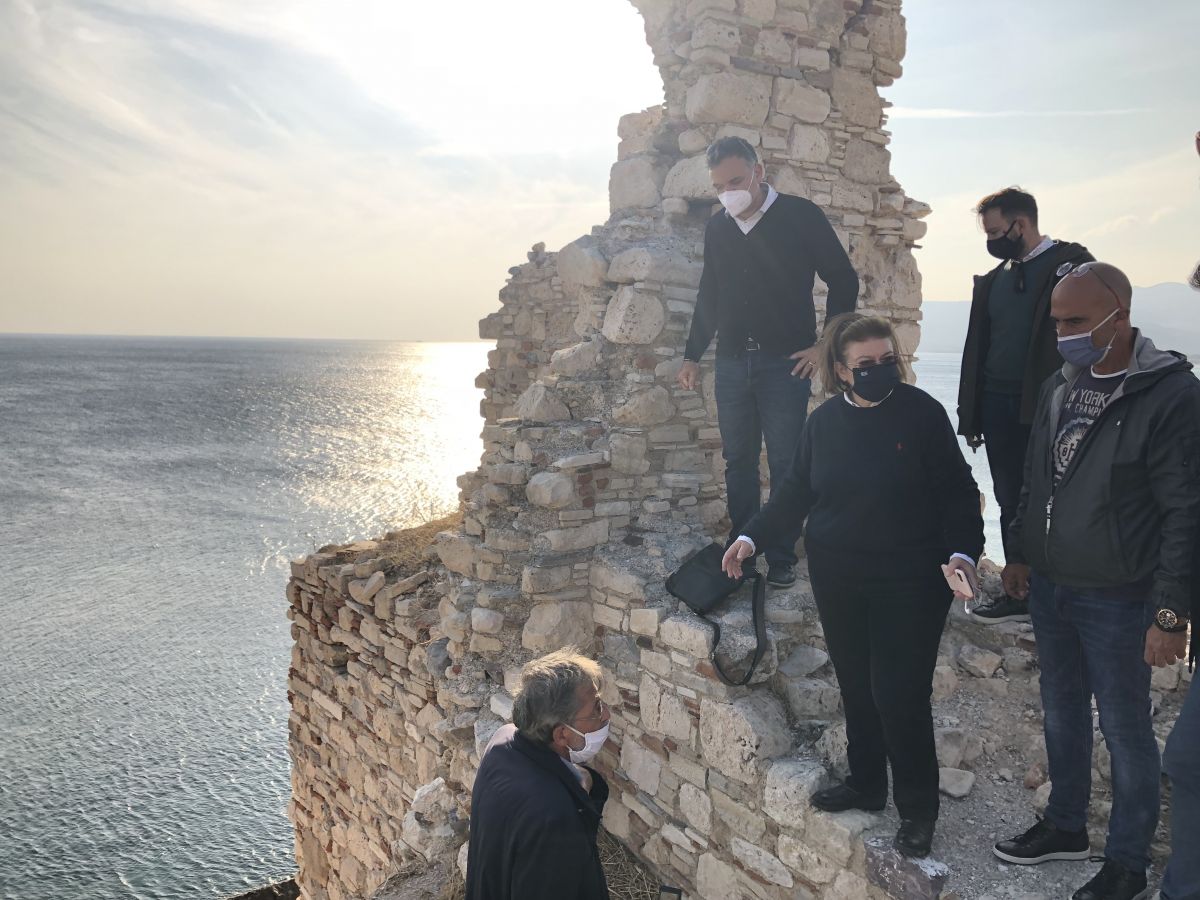 Σεισμός Σάμος: Αυτοψία Μενδώνη στα μνημεία του νησιού που επλήγησαν