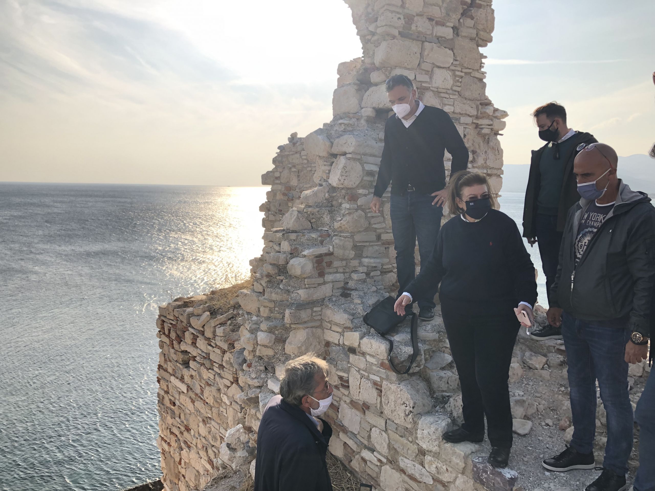 Σεισμός Σάμος: Αυτοψία Μενδώνη στα μνημεία του νησιού που επλήγησαν