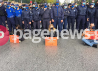 Καθιστική διαμαρτυρία του ΜέΡΑ25 πριν την πρεσβεία των ΗΠΑ