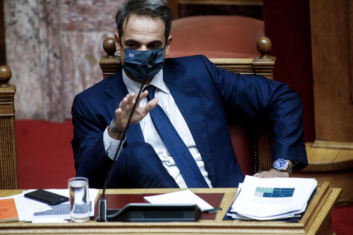 Πανδημία κόμματα: Ανεβαίνει η πολιτική αντιπαράθεση με φόντο την κατάσταση του ΕΣΥ