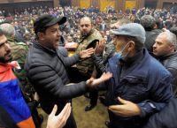 Αρμενία: Αντιδράσεις για την συμφωνία – Εισβολή διαδηλωτών στο κοινοβούλιο