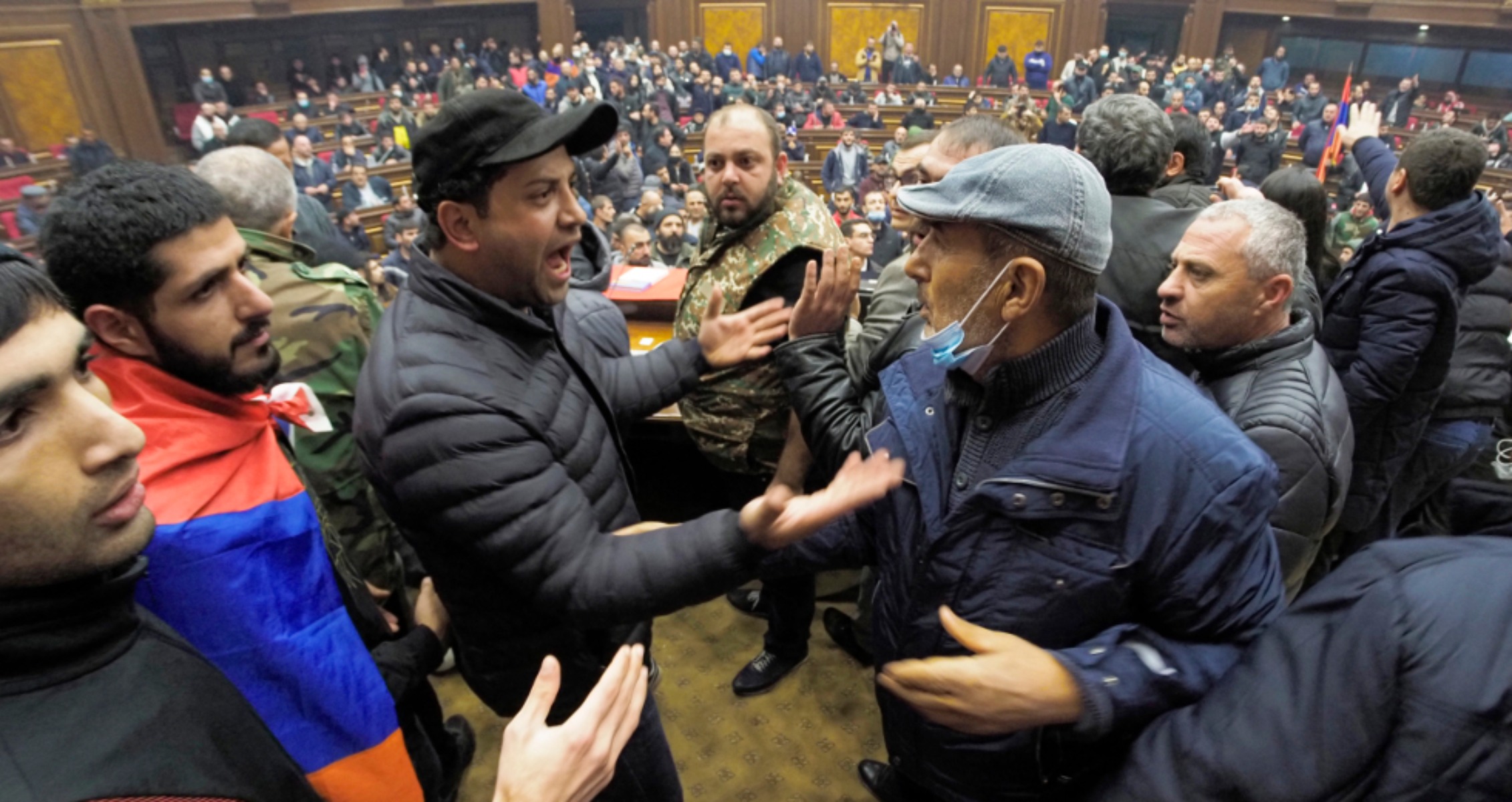 Αρμενία: Αντιδράσεις για την συμφωνία – Εισβολή διαδηλωτών στο κοινοβούλιο