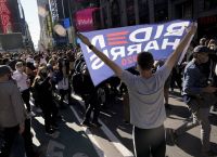 Εκλογές ΗΠΑ: Πανηγυρισμοί στους δρόμους για την ήττα του Τραμπ Εκλογές ΗΠΑ: Πανηγυρισμοί στους δρόμους για την ήττα του Τραμπ