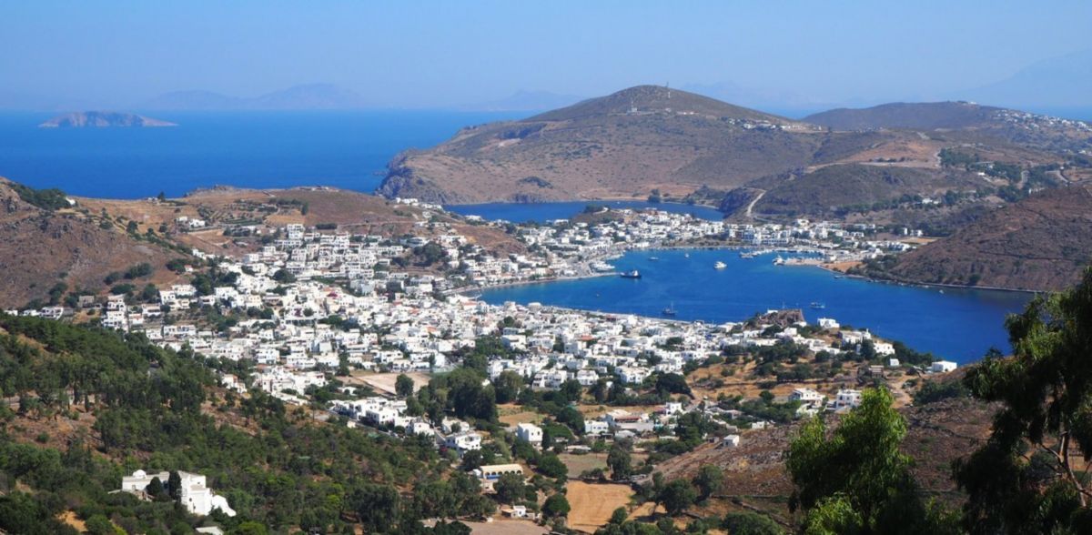 Πάτμος κορωνοϊός: 21 κρούσματα με διασπορά σε μαθητές – Φήμες για κορωνοπάρτι κοσμικής Αθηναίας