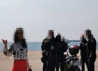 Παρουσιάστρια Χαρδαλιάς: Νέο σόου από τη γυναίκα που πέταξε νερό στον υφυπουργό – Εξύβρισε αστυνομικό Παρουσιάστρια Χαρδαλιάς: Νέο σόου από τη γυναίκα που πέταξε νερό στον υφυπουργό – Εξύβρισε αστυνομικό