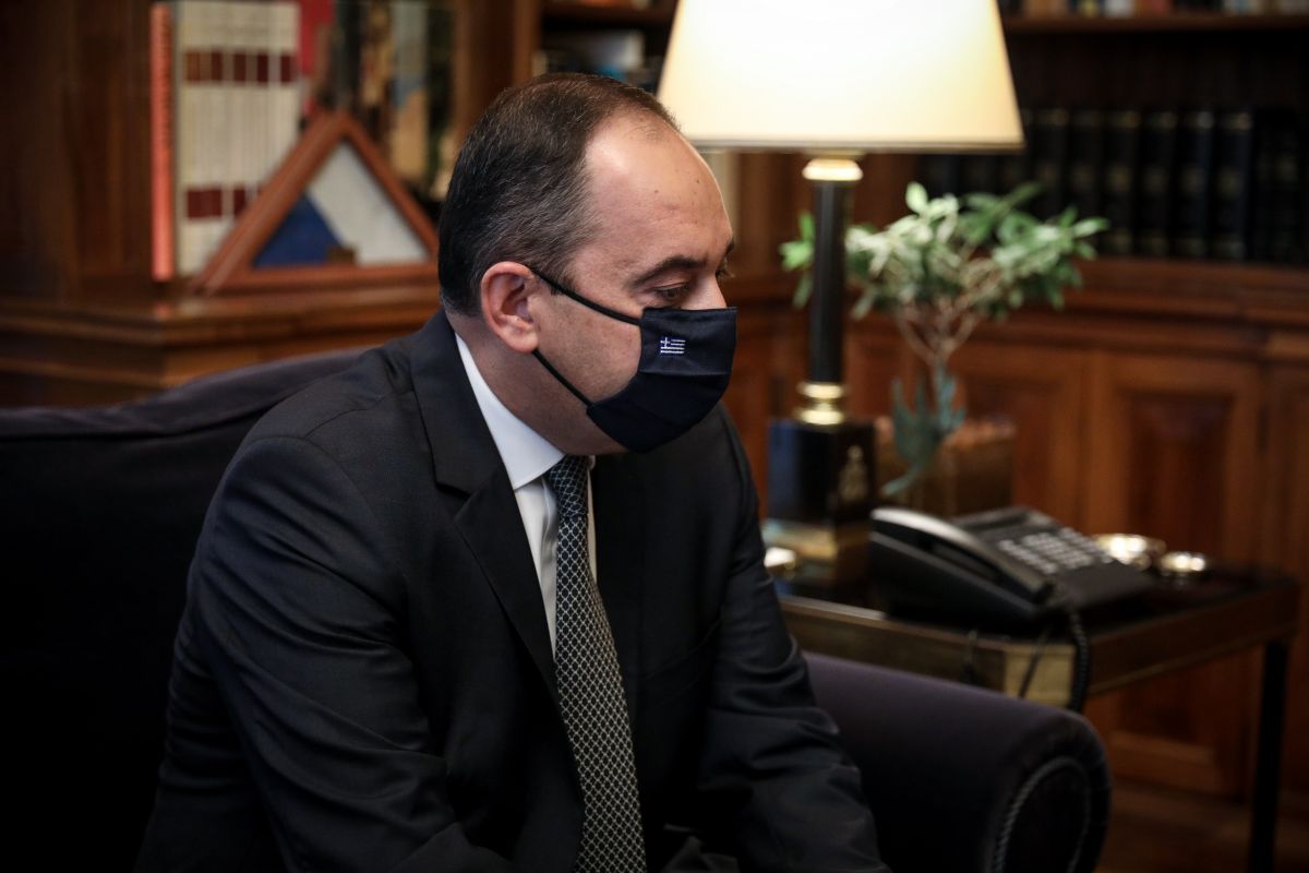 Πλακιωτάκης κορωνοϊός: Κρίσιμο το επόμενο 48ωρο για τον υπουργό