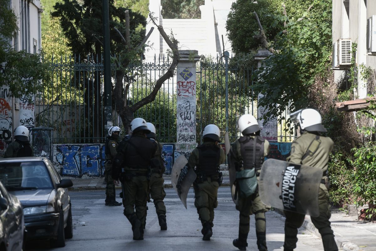 Πολυτεχνείο 2020: Επιχείρηση εκκένωσης από την Ελληνική Αστυνομία