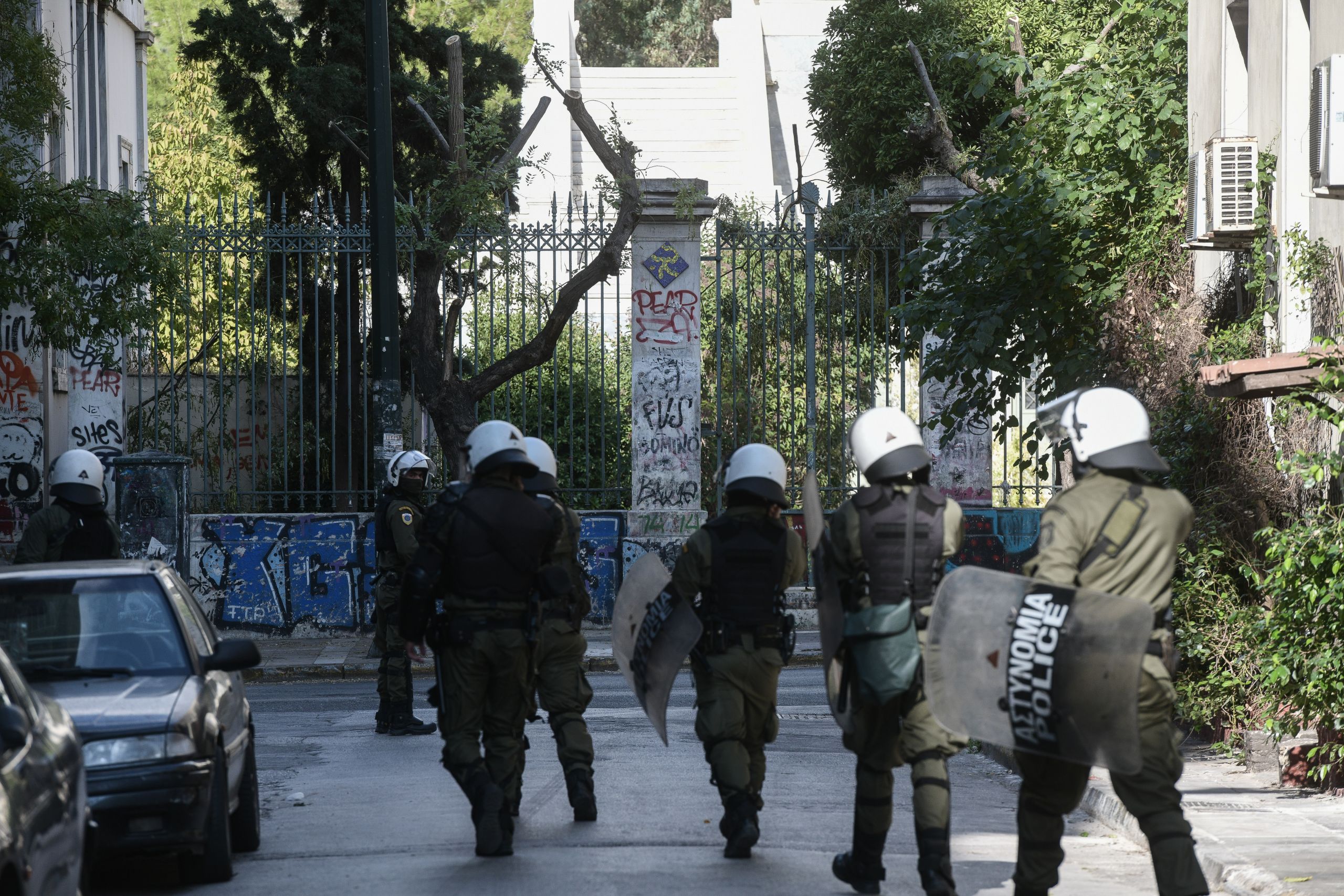 Πολυτεχνείο 2020: Επιχείρηση εκκένωσης από την Ελληνική Αστυνομία