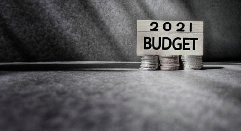 Προϋπολογισμός 2021: Ανάπτυξη της οικονομίας τον επόμενο χρόνο προωθούν τα μέτρα στήριξης